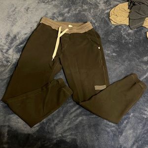 Vuori black joggers